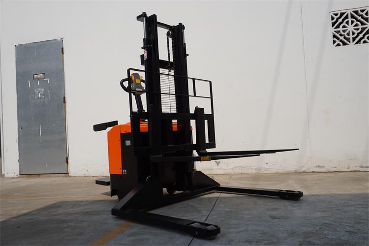 寬腿全電動堆高車 (41) 寬腿全電動堆高車 (41)